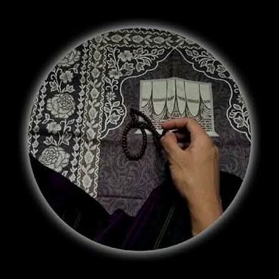 السلام علیکم ورحمۃ اللہ وبرکاتہ
صبح بخیر 
اللہ پر توکل کرنا، صرف زبانی الفاظ نہیں ہیں
یہ دل کا وہ یقین ہے جو ہر حال میں "الحمدللہ" کہتا ہے۔
چاہے حالات جیسے بھی ہوں،جب انسان اللہ کو اپنا وکیل بنا لیتا ہے،تو وہ کبھی اکیلا نہیں رہتا۔
اللہ کا وعدہ ہے:
"جو مجھ پر بھروسہ کرتا ہے، میں اس کے لیے کافی ہوں۔"
یا اللہ! ہمیں اپنے فیصلوں پر راضی رہنے کا سلیقہ عطا فرما، اور صبر کے ساتھ تیری رضا میں جینا نصیب فرما۔
آمین یا رب العالمین🤲