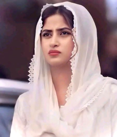 میں ہو تو جاؤں پہلے جیسی
لیکن مجھے یاد نہیں میں تھی کیسی💔🥀