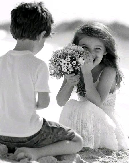 
اپنی نیکی کو اسی طرح چھپاؤ۔۔۔۔جیسے تم اپنی برائی کو چھپاتے ہو۔۔اور اپنے عمل پر متعجب نہ ہو۔۔۔۔۔۔کیونکہ تم نہیں جانتے کہ تم بدبخت ہو یا خوش نصیب۔۔۔🌚🖤