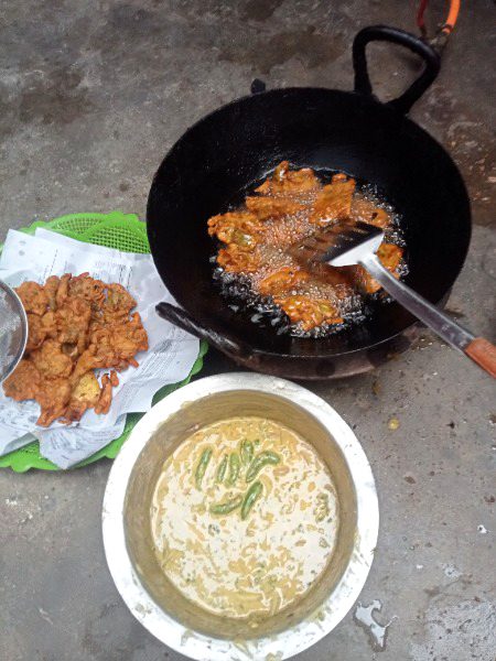 Barish ka maosam our gram gram pakore