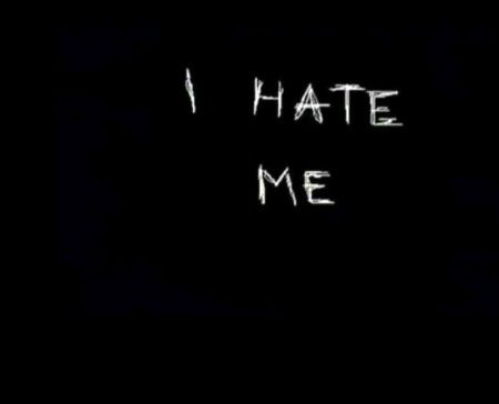 وہ چہرے کی مسکان چھین لیتا ہے جسے بتا دیا جائے کے ضروری ہو تم🙂🌚
#M@hi