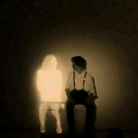 جب ہم کِسی شخص کو یہ بتا دیں کہ ہم اُس کیساتھ ہر حال میں رہ سکتے ہیں
تو وہ شخص پھر ہمیں ہر حال سے گُزارتا ہے۔❤️🩹