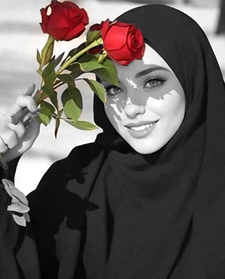 بزمِ احباب میں حاصل نہ ہوا چین مجھے،
مطمئن دل ہے بہت، جب سے الگ بیٹھا ہوں۔۔
میرا  انداز اہلِ  جہاں  سے  ہے  جدا،
سب میں شامل ہوں مگر سب سے الگ بیٹھا ہوں۔۔
💕