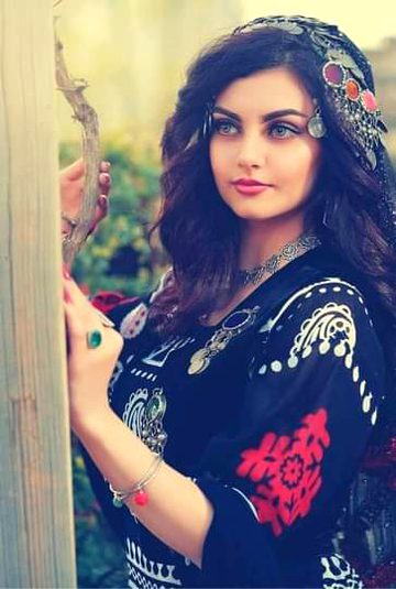 ❤ چھپانے سے کہیں انداز چھپتے ہیں جوانی کے،
ادائیں خود پکار اٹھتی ہیں____انکی اب شباب آیا.
