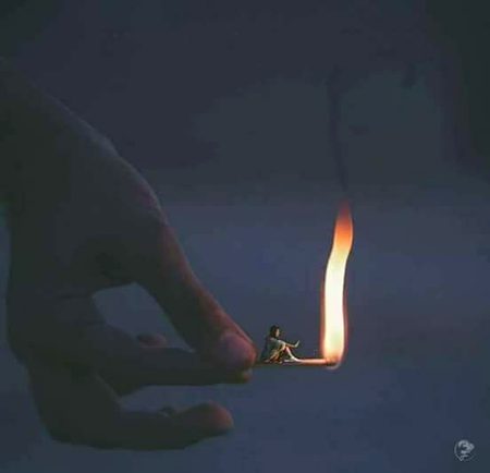 بڑھا رہی ہیں میرے دکھ ، نشانیاں تیری ..
میں تیرے خط ، تیری تصویر بھی جلا دوں گا .. !!