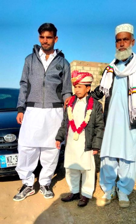 Mera Dost  bhi  dulha  bn gya  
MashAllah Gujjar  je 👌