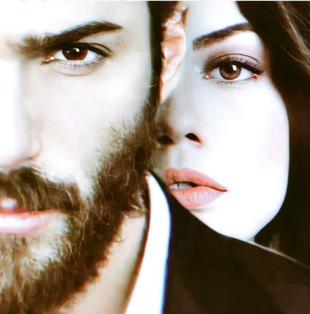 تیرے بعد مجھے کچھ نظر نہیں آتا 
میں نے خود کو مکمل تیرا کر رکھا ہے..
🦋🦋🦋💘