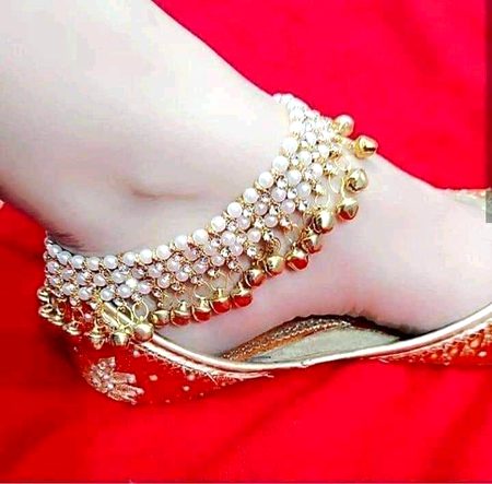 کیا تم تحفے میں پائل قبول کر لوگی؟ 
کیونکہ جب تم چلو گی تو میرا عشق گونجے گا۔۔
🙂🙂💕