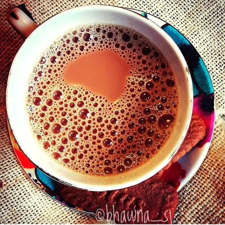 بس اتنی سی خواہش ہے
تم میں اور ایک کپ چائے!!🙈
#شام__بخیر ☕