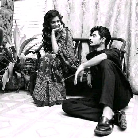 تلخیوں میں ڈھل نہ جائیں وصل کی اکتاہٹیں۔۔
تھک گئے ہو۔۔تو چلو پھر سے جدا ہو کر ملیں
پہلی پہلی قربتوں کی پھر اٹھائیں لذتیں
آ شنا آ۔۔!! پھر ذرا نا آ شنا ہوکر ملیں۔۔!!
____🖤