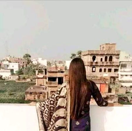 خدا لکھنے پہ آئے تو لکھ بھی سکتا ہے
میری حیات میں تاحیات تُجھ کو❣️🥀