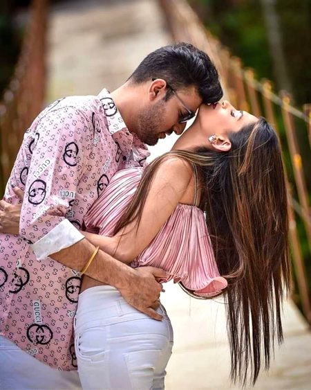 تُجھ کو دیکھوں گا  تو بے ساختہ لپٹ جاؤں گا😍
دُنیا داری کی کوئی بات نہیں کرنی میں نے😘💞