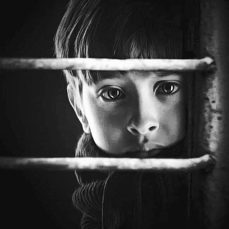 ﺗُﻮ ﺑﮩﺖ ﺩُﻭﺭ, ﺑﮩﺖ ﺩُﻭﺭ ﮔﯿﺎ ھے مُجھ ﺳﮯ
ﻣﯿﺮﯼ ﺁﻭﺍﺯ ﻣﯿﺮﮮ ﯾﺎﺭ !! آخر ﮐﮩﺎﮞ ﺗﮏ ﺟﺎﺗﯽ ؟🖤✌