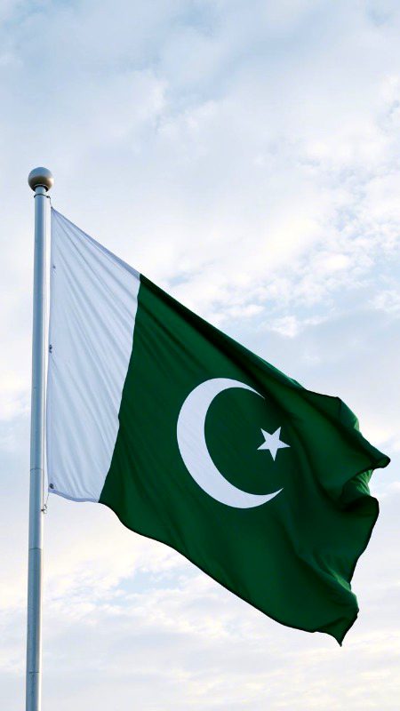 Humara Parcham ye Pyara Parcham 
ye Parchmon Mn Azeem Parcham 🇵🇰🤍 Ata e Rab e Kareem Parcham 🇵🇰