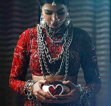 موت کیا مارے گی ہمیں🥀 
ہمیں تو مار کر کھا گئی زندگی۔۔۔🔥 Mahii 💔