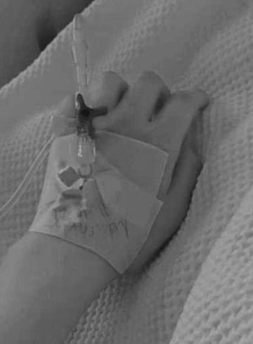 *میرے حصے میں آیا ایک بانٹا ہُوا شخص💔
*؛ اُسے مُجھ سے عزیز کئی اور بھی ہیں 😔.
