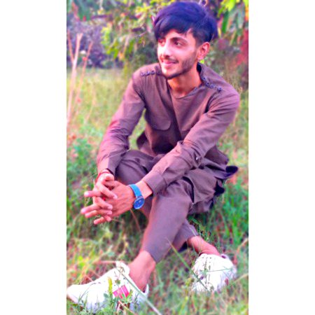 رشتوں کی قدر کیجئے کیونکہ ۔
یہ تصویریں کسی کی کمی کو پورا نہی کر سکتیں ۔