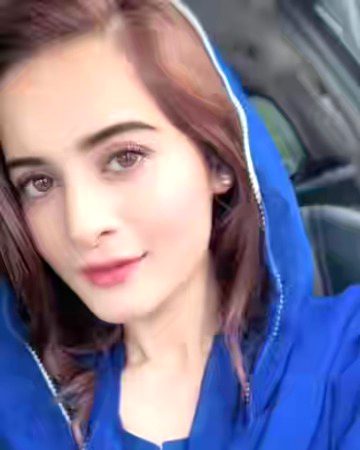 مت پوچھیے وہ کیسی لگتی ہے
بڑی تیکھی ہے براہ راست دل پہ لگتی ہے