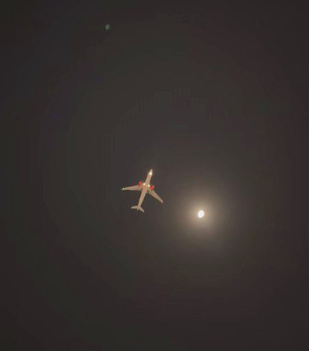 کچھ لوگ کبھی لوٹ کے گاوں نہیں آتے
کچھ بھولا دیتے ہے بچپن اسے کہنا