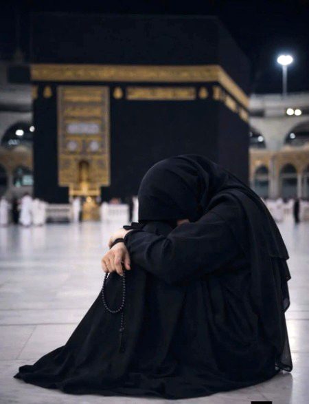 آخری روزے کی اداسی… 🌙
دل میں ایک عجیب سی خاموشی اتر آتی ہے
جیسے کوئی بہت پیارا مہمان رخصت ہو رہا ہو…
یہ دن یاد دلاتا ہے کہ
کتنی جلدی یہ بابرکت مہینہ گزر گیا
اور ہم نہ جانے کیا کچھ سمیٹ پائے، کیا چھوڑ آئے…
یا اللہ 🤲
جو کمی رہ گئی معاف فرما
اور اس رمضان کی برکتیں ہماری زندگیوں میں قائم رکھ۔ 
آمین یا رب العالمین
الوداع رمضان