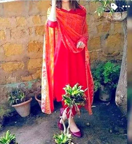 *اونچے لوگوں میں بیٹھ کے خود کو نہ گرا🤨💯
اپنے جیسوں میں بیٹھ نوابوں کی طرح 💕. 😎