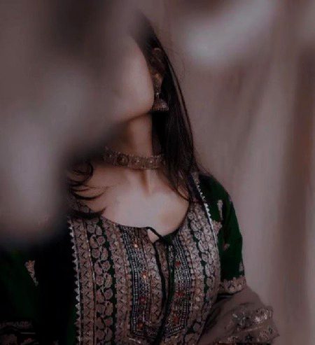 ہنستے ہیں ہم جو کھُل کے محبت کے نام پر
....
کوشش تو ہے چھپا لیں مگر دکھ شدید ہے