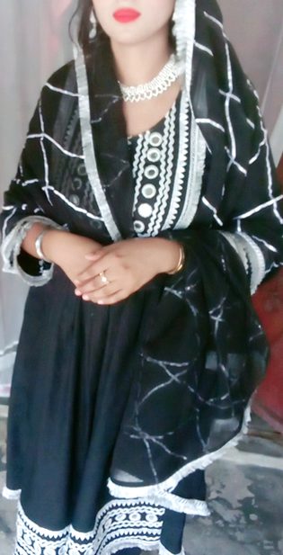 تیرے سیاہ دل 🖤 کے تقدس میں..!!
آج کالے کپڑے پہن رکھے ہیں