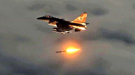 ہم یہ واضح کرنا چاہتے ہیں کہ اب " سٹیٹس کو" نہیں چلے گا ۔۔ خارجیوں کے سہولت کاروں کے پاس دو چوائسز ہیں یا تو ان دہشتگردوں کو ہمارے حوالے کردیں یا خود ختم کردیں ورنہ یہ سہولتکار ہمارا سامنا کرنے کے لیے تیار ہو جائیں 
ڈی جی آئی ایس پی آر