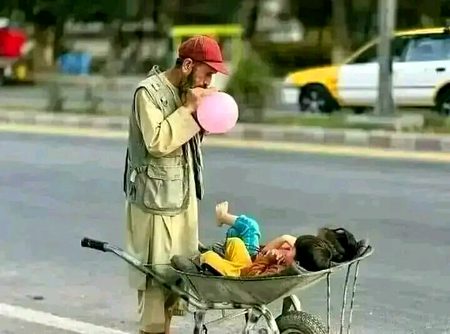 تمہارا باپ دنیا کا واحد شخص ہے جو تمہیں خود سے بہتر بنانے کی خواہش اور کوشش کرتا ہے🙂😔😔