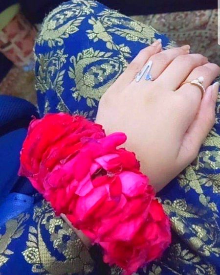 ہر رشتہ کہیں نہ کہیں مان توڑ دیتا ہے اور ہر تعلق کبھی نہ کبھی بھرم کھو دیتا ہے یہ صرف الله کریم کی ذات ہے کہ جس کا آسرا صدا قائم رہتا ہے.اس لیے اللہ پر بھروسہ رکھیں اور ہمیشہ اسکا شکر ادا کریں.
,😍💕