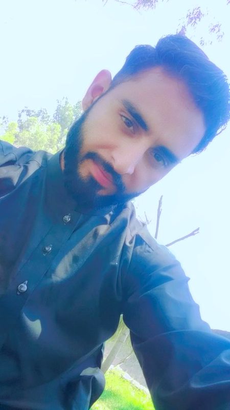 مستقل بولتا ہی رہتا ہوں 
کتنا خاموش ہوں میں اندر سے
*جون ایلیا* 😢💔❤🩹