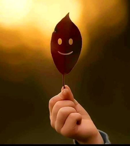 ہمارے رنج و الم بڑھ نا جائیں خدشہ ہے،
وگرنہ کون سی دِقّت ہے مسکرانے  میں...