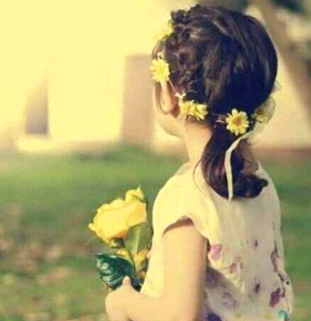 یہ جو زندگی کی کتاب ہے 
کہیں چھین لیتی ہے ہر خوشی 
کہیں مہرباں بے حساب ہے 
🖤🌝