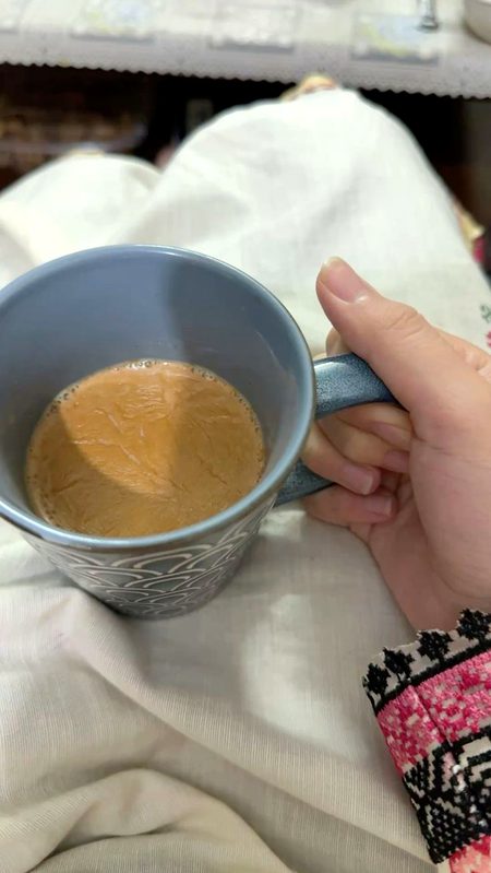Tum mn or 1 cup chaye😍❣️❤️