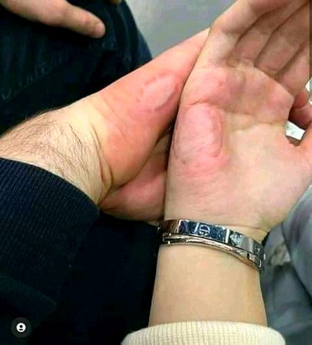 اک تیرے چہرے پے مسکان کی خاطر
سو جتن کر کے بھی افسوس