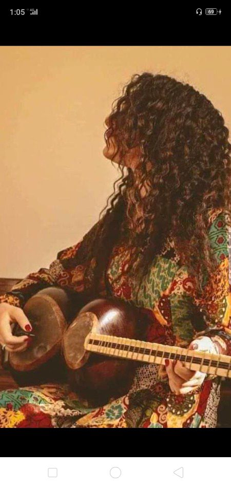 روح کے تار چھیڑنے ہوں گے.
عشق دھیمے سُروں کا راگ نہیں🔥 MAHii 💔