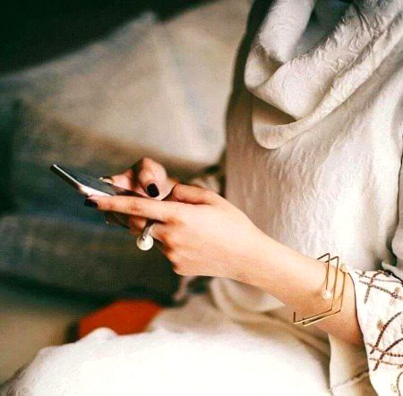 ﺑﮩﺖ ﻣﺼﺮﻭﻑ ﺭﮨﺘﮯ ﮨﻮ __ ﺻﺒﺢ ﺳﮯ ﺷﺎﻡ ﮨﻮﻧﮯ ﺗﮏ
ﮐﻮﺋﯽ ﻟﻤﺤﮧ ﻧﮩﯿﮟ ﻣﻠﺘﺎ ﺟﻮ ﻣﯿﺮﮮ ﻧﺎﻡ ﮨﻮ ﺟﺎﺋﮯ ... ؟