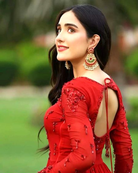 اجنبیت ایک  "راز" ہے
اور راز ہمیشہ "پرکشش" لگتے ہیں🔥 Mahii 💔