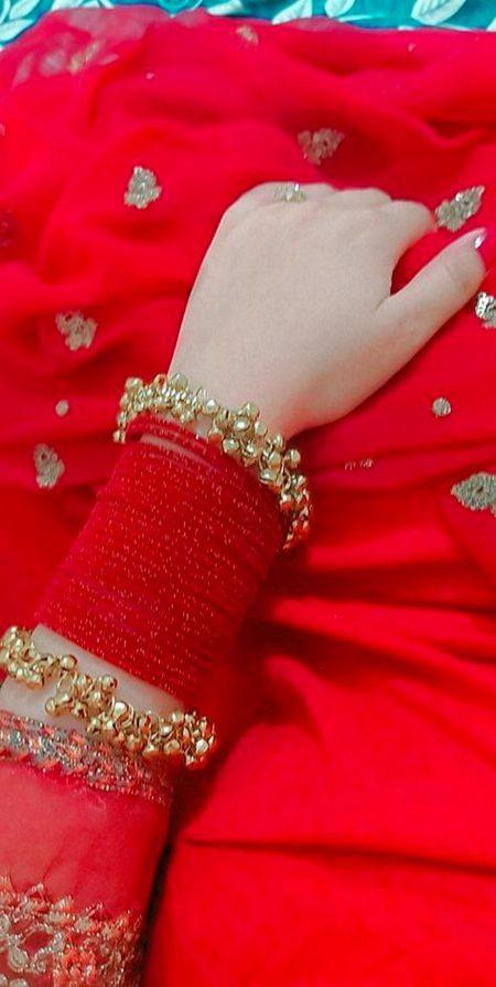 `Every girl wants a trusted hand🥹🤍🥀`
: محبت کے لئے خوبصورت عورت کی تلاش نہ کریں آپ جس عورت کو بھی محبت دیں گے وہ خوبصورت ھو جائے گی 💯❤️✨
★ 𝘔𝘳 𝘱𝘦𝘳𝘧𝘦𝘤𝘵 ★