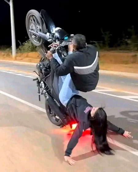 بھئی ضائع کیوں کر رہے ہو کسی غریب کو دے دو 😜