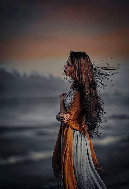 آجاتا ہے ملنے وہ تصور میں ہر شام..
 اک شخص کی اتنی سی عنایت بہت ہے💔Unzii🥀