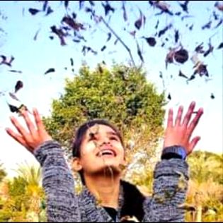 میری ڈپی کی خُماری.p1کُچھ اِس قدر چھَا رہی ھے.n1لائک کمنٹ کَم .d5فرینڈ ریکُوسٹ زیادہ آرہی ھے.m5.n1.m5ا