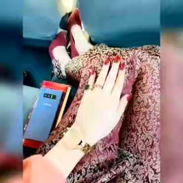 بھیجی ہے اُس نے یوں مجھے ہاتھ کی تصویر
جیسے کہ باقی حُسن سے انکار ہو میرا 🥀