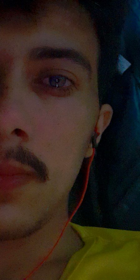 Aa daikh meri aankh ke bheegay howe mausam
Ye kis ne keh diya ke tujhay bhool gyee hum!