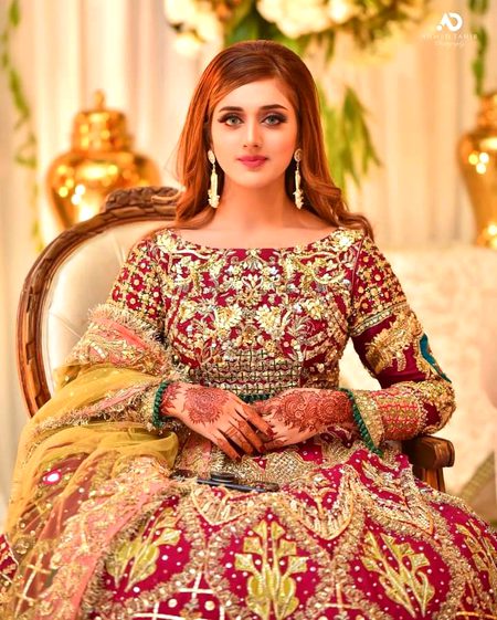 غرور جچتا ھے تبھی تو کرتی ھوں🔥
میں وہ نہیں جو ھر ایرے غیرے پر مرتی ھو✨