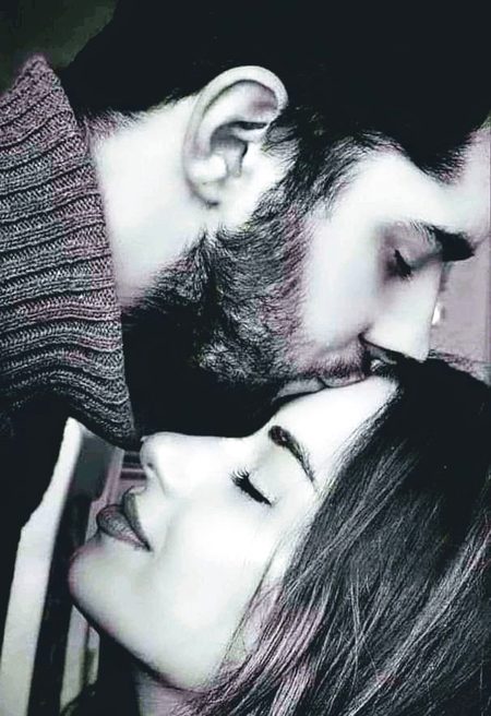 _عشق ایمان کی طرح ہوتا ہے _😊
_ اور ایمان ہر کسی پر نہیں لایا جاتا _!!✨❤