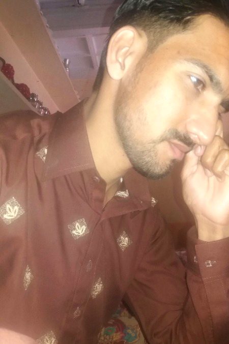 Tumny axha hi kiya humsy kinara  karky
Ab na dekhin gy hum ishq 
Dubara  karky 💔