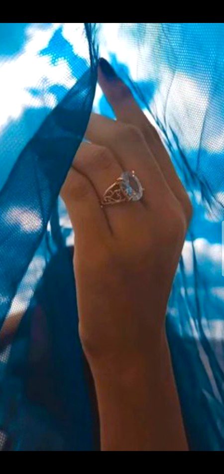 ہماری راہ میں حیرت ہے اور وحشت بھی
کوئ بتائے کہ پہلے کدھر کو جاتے ہیں🔥 Mahii 💔