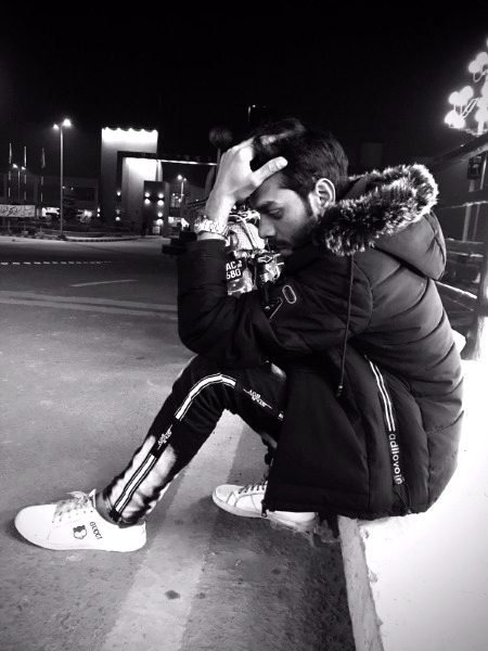 میرے سر کی کھائی ہوئی تیری جھوٹی قسمیں
میرے بالوں کا بیڑہ غرق کر رہی ہیں 🤭