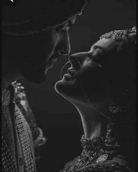 ہاتھ رکھ کر جو وہ پوچھے دل بیتاب کا حال..
ہو بھی آرام تو کہہ دوں مجھے آرام نہیں💔Unzii🥀